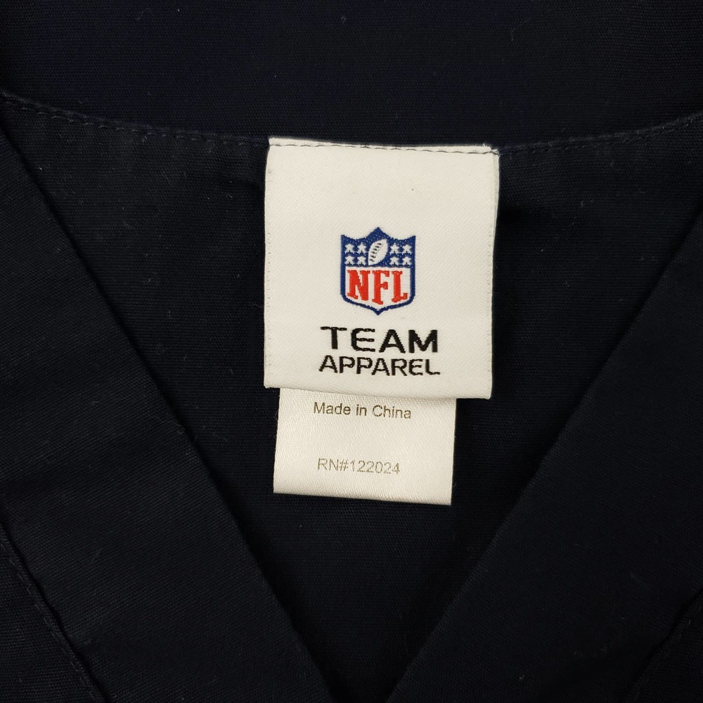 ⭐️SOLD⭐️NFL Team Apparel Dallas Cowboys Scrub Top - Picture 3 of 5